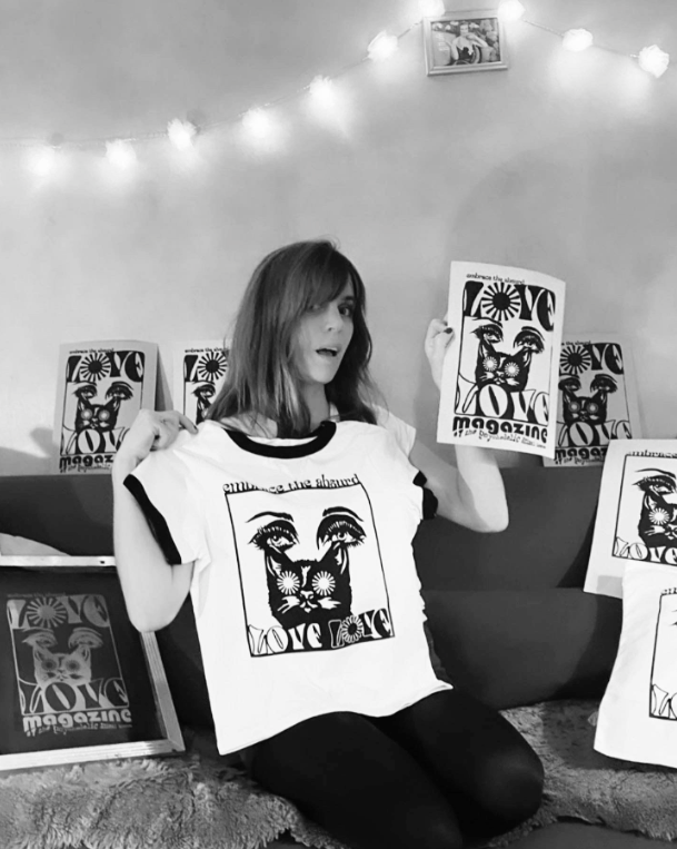 EMBRACE THE ABSURD tee black or white