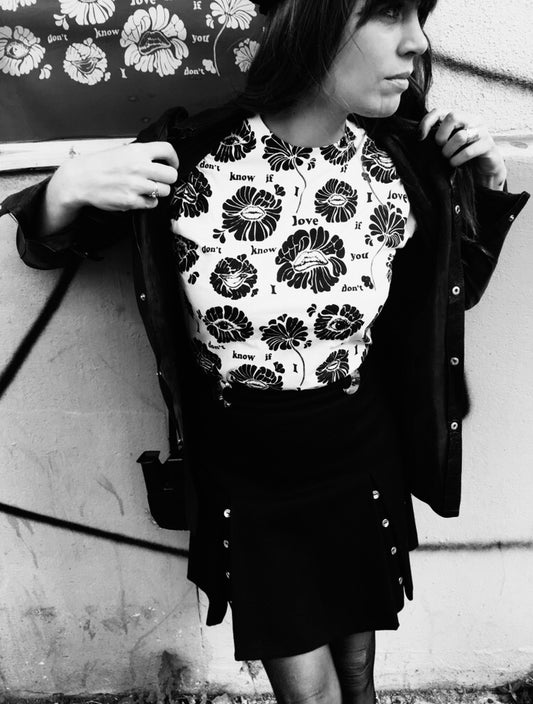 I DON'T KNOW IF I LOVE YOU tee black or white